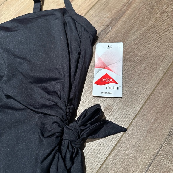 WINTER SALE! Land’s End One Piece Swimsuit (size 8) - Picture 6 of 10